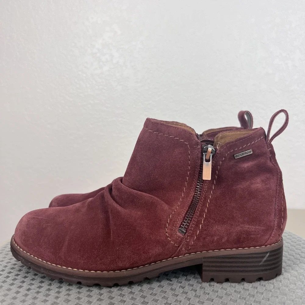 Clarks Aspra Walk Waterproof Ankle Boots Womens 9 Wide Rich Red Suede Comfort